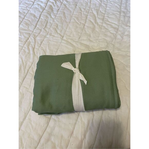 Elegant Green Throw Blanket - Picture 1 of 6